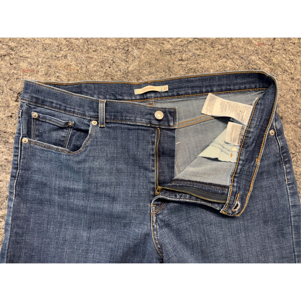 Levis Classic Short Womens 32 Blue Denim Medium Wash Stretch Jean Shorts 29694 - Picture 6 of 10